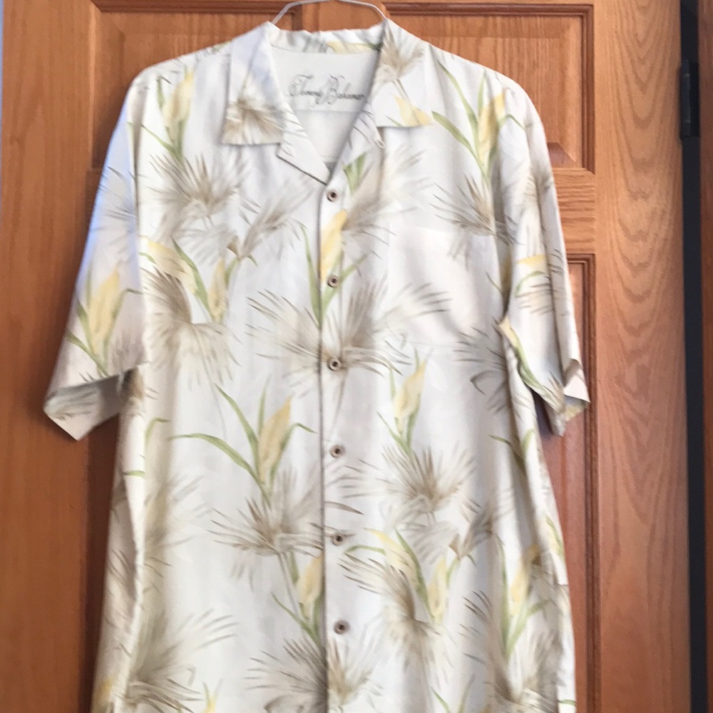 Tommy Bahama men’s XL silk short sleeve shirt